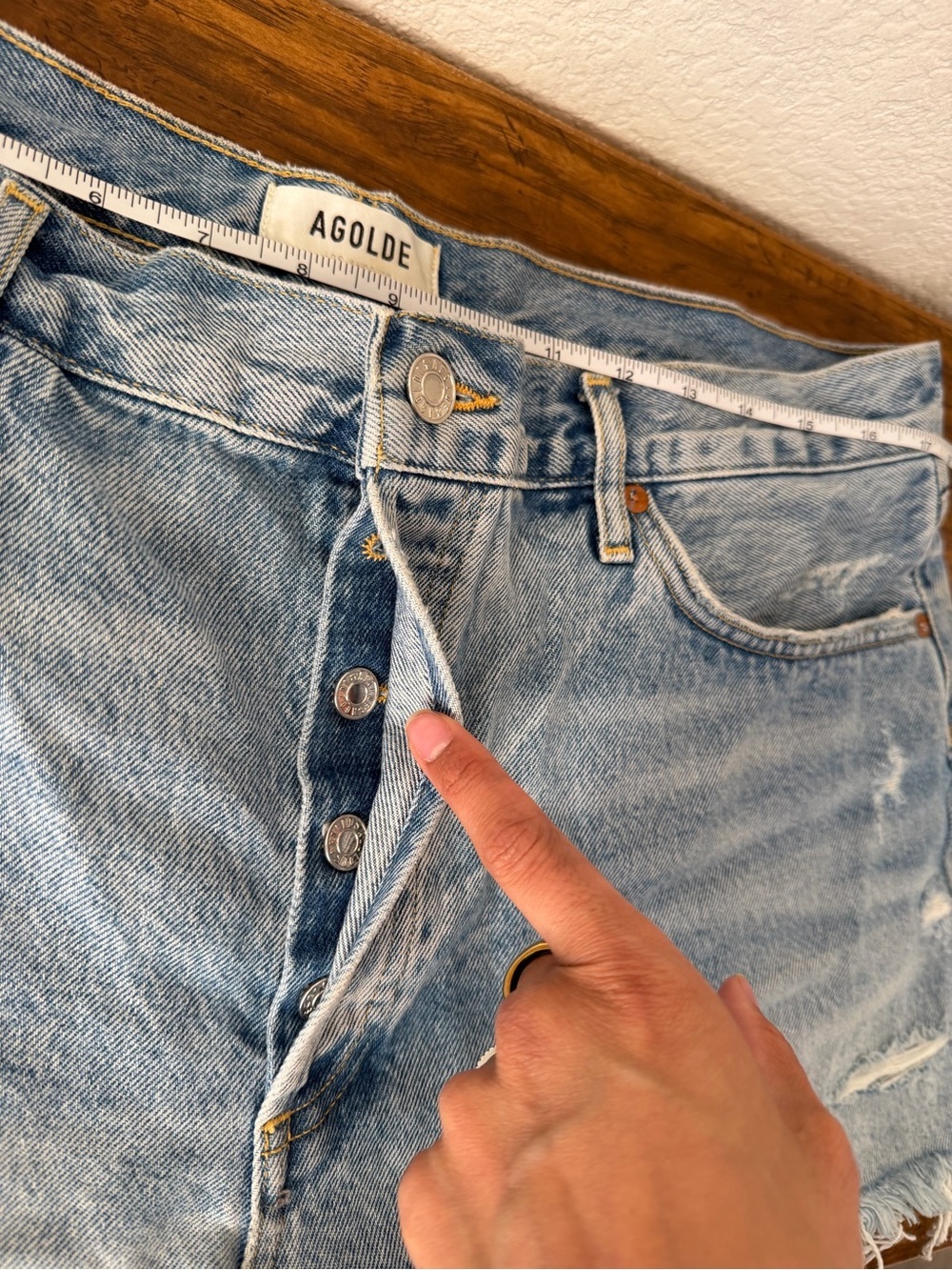 Agolde PARKER VINTAGE CUT OFF SHORT IN SWAPMEET - Picture 6 of 10